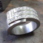 Anillo argolla con piedras