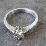 Anillo de plata con piedra